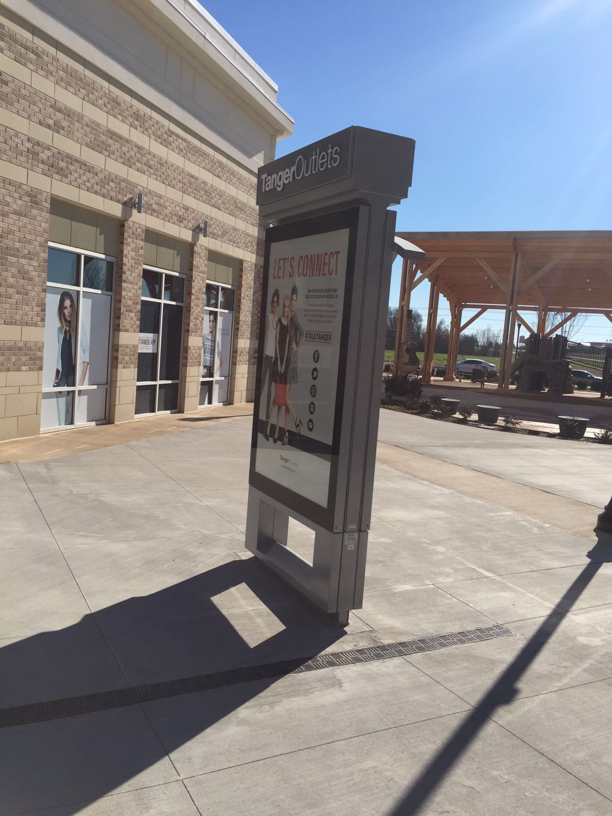 Tanger 75in Totem large (1)