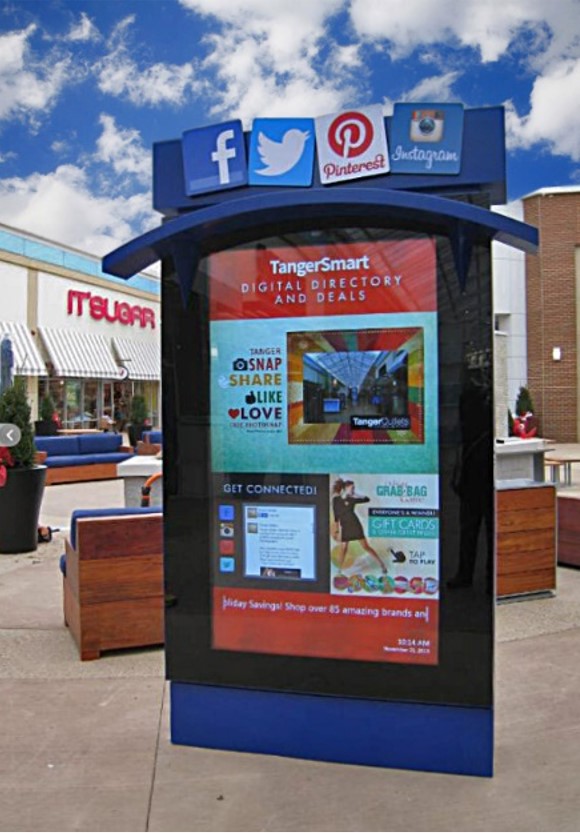 Tanger Outlets - Mall - Totem.jpg