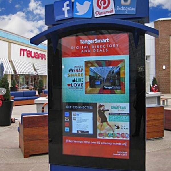 Tanger Outlets - Mall - Totem.jpg
