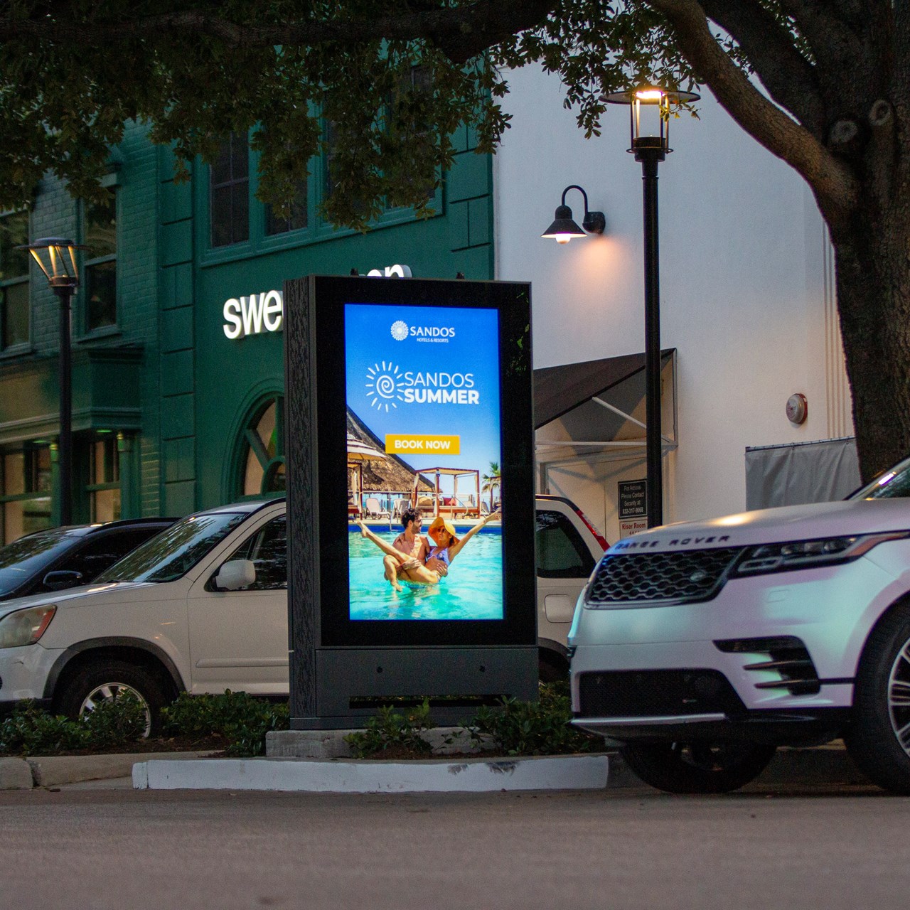 Digital Signage Showdown: LED vs. LCD - The 2025 Definitive Guide