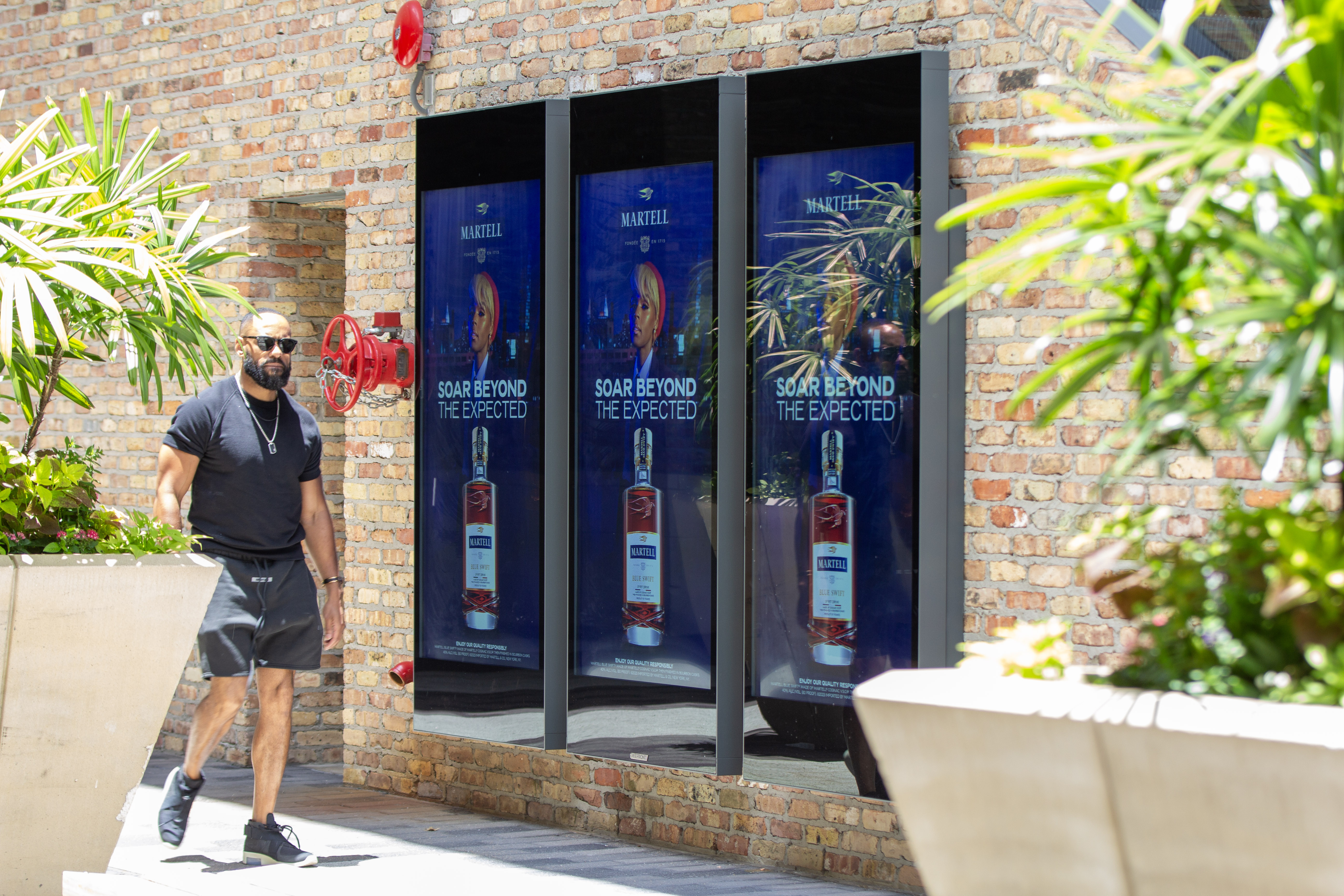 Placard 75 Triptych 3 screens Houston City Center.jpg